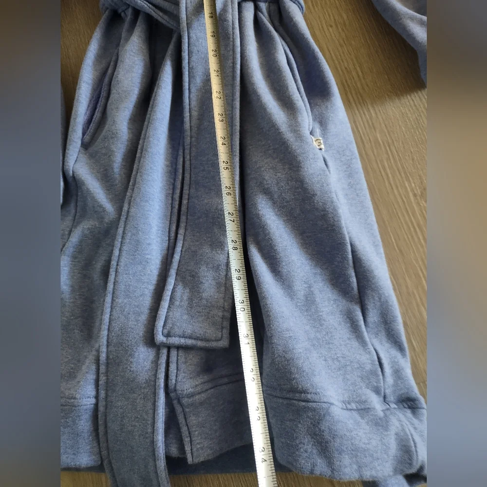 Women’s Ugg Lavender Heather Blanche Robe, Stylish, warm, cozy and Pockets!